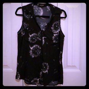 NWOT Express Button SleevlessTop